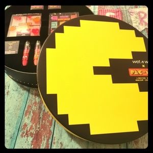 👻😆Wet n Wild PAC-MAN complete set make-up